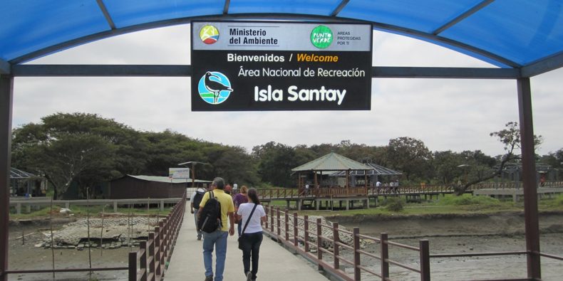 pareja llegando a la isla santay - lugares turisticos de guayaquil